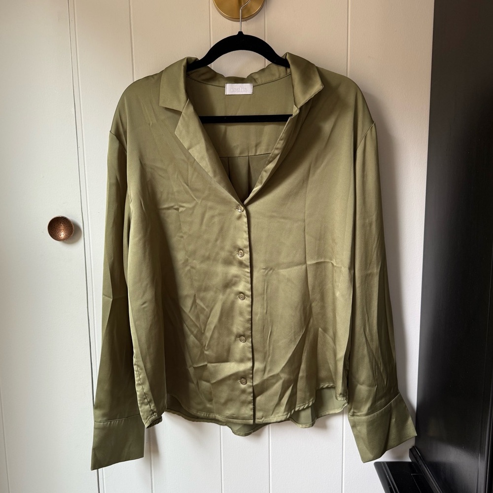 Isalis Green Button-Up Top